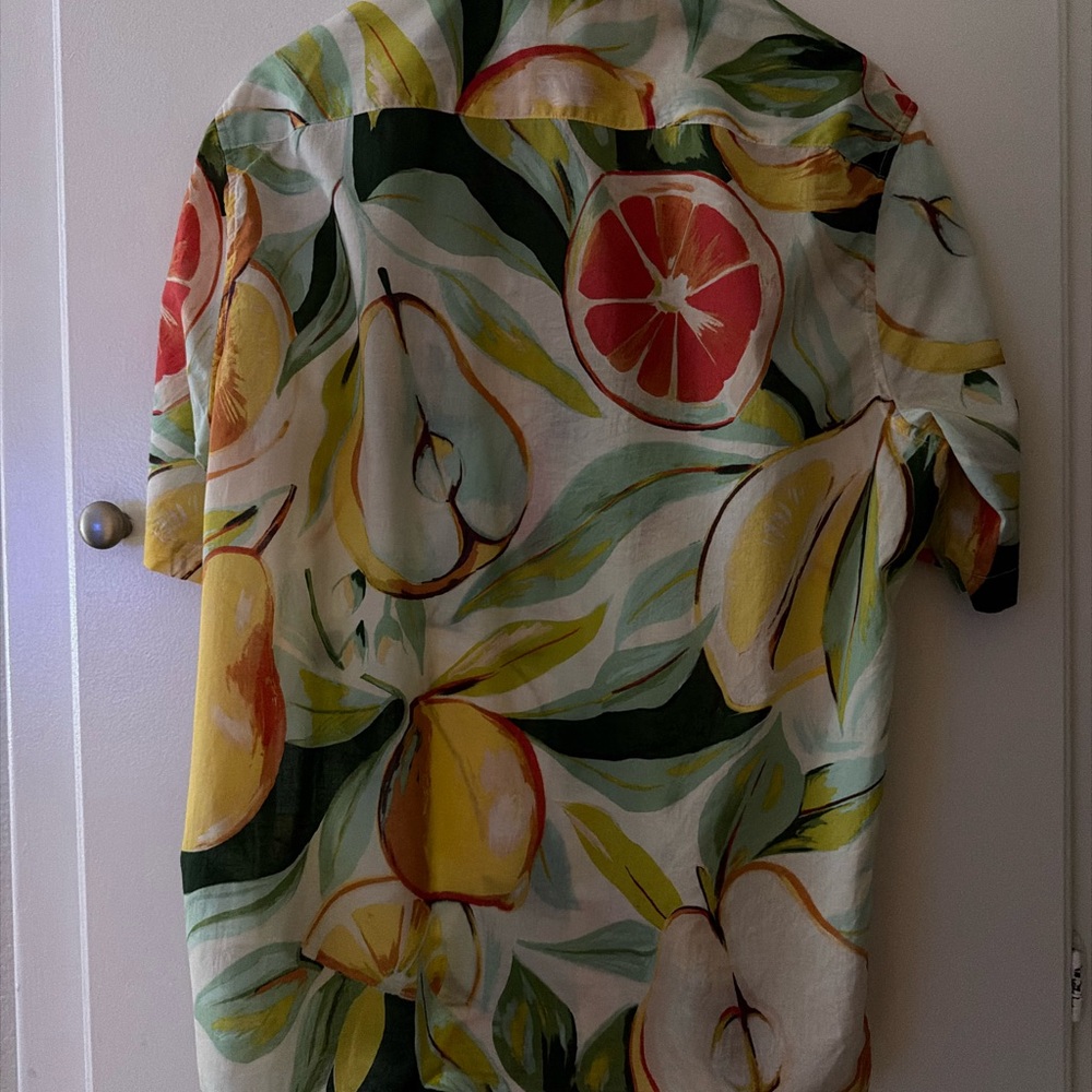 H&M Men's Vibrant Fruit Print Shirt - Picture 4 of 9
